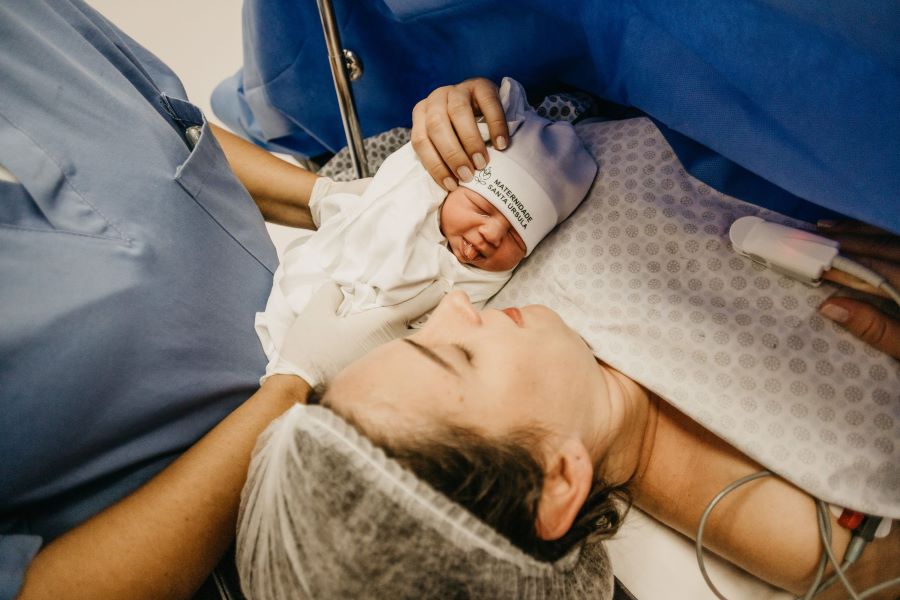 Kaj mora bodoča mamica vedeti o prvih 24 urah po porodu
